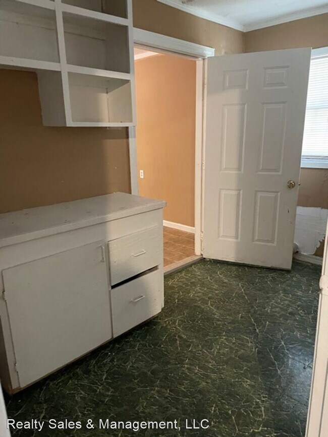 Building Photo - 3 br, 1 bath House - 5421 Queen Mary Lane