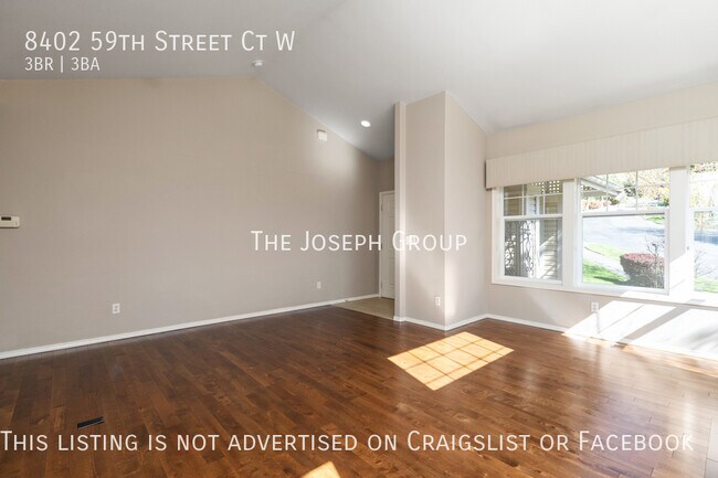 Building Photo - Airy and bright 3 bed/2.5 bath in Universi...
