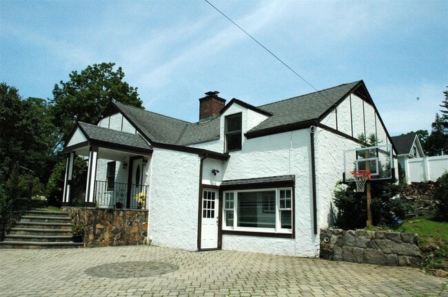 Building Photo - 20 Annadale St