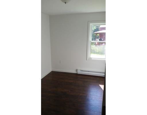 Building Photo - 10 Sutton Rd