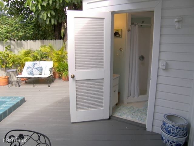 Building Photo - 1 br, 2 bath House - Coconut Cottage