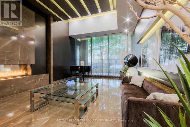 Building Photo - 101 Charles St E