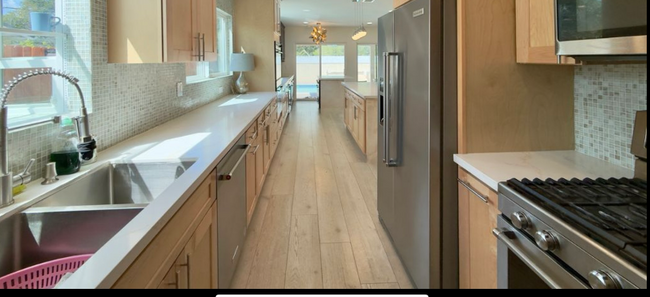 Foto del edificio - 5921 Fallbrook Ave