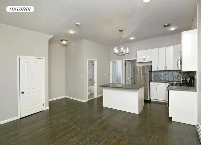 Building Photo - 1296 Putnam Ave
