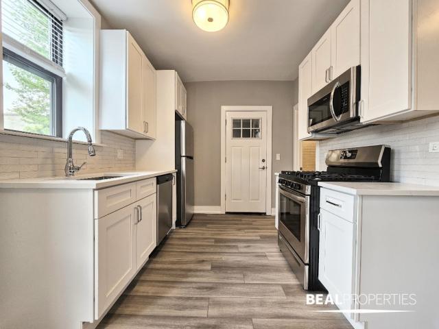 Building Photo - 2 bedroom in CHICAGO IL 60613