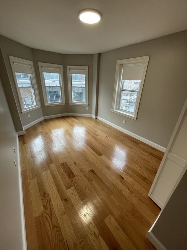 Primary Photo - 120 Berkshire St