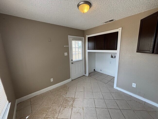 Foto del edificio - 3 bed 2 bath home
