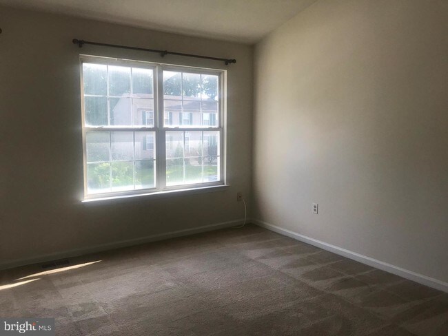 Foto del edificio - 122 Cherry Tree Ln