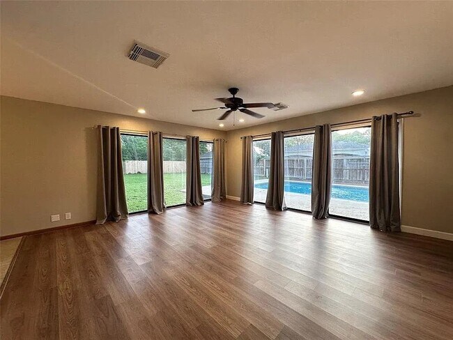 Foto del edificio - 12139 Huntington Park Dr