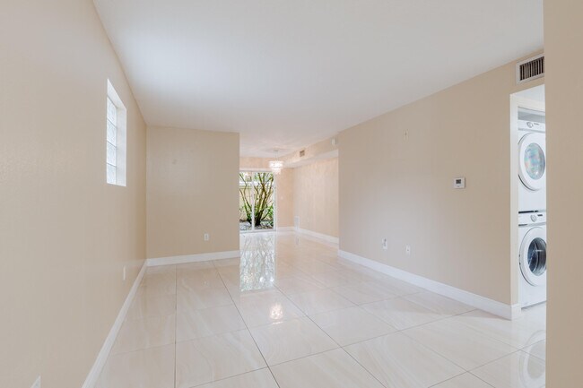 Foto del edificio - 3760 N Jog Rd