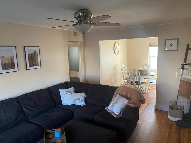 Foto del edificio - 4830 S Detroit Ave