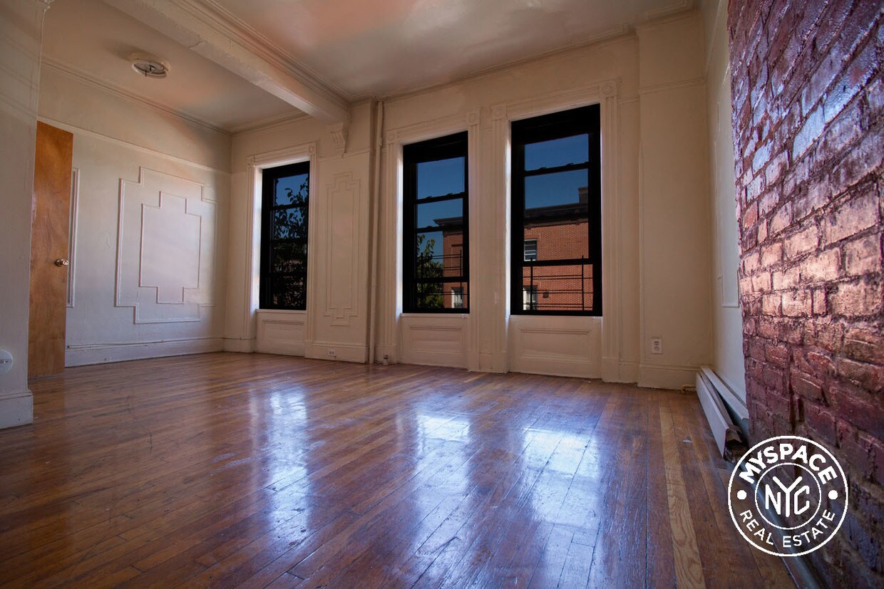 Primary Photo - 46 Rogers Ave