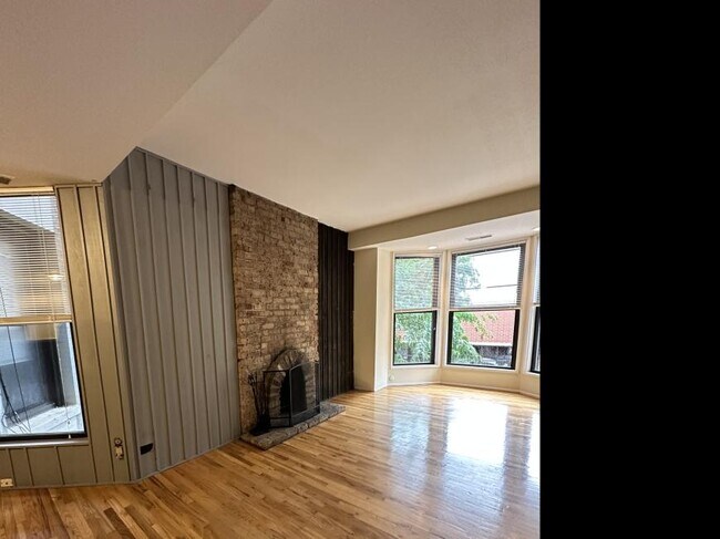 Foto del edificio - 2 bedroom in Chicago IL 60657