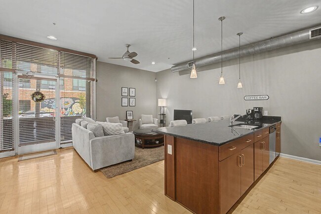 Foto del edificio - 437 Monroe Ave