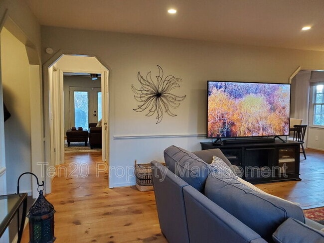 Building Photo - 5 Audubon Ct