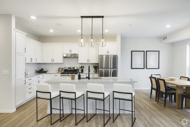 Building Photo - Risor of Blaine