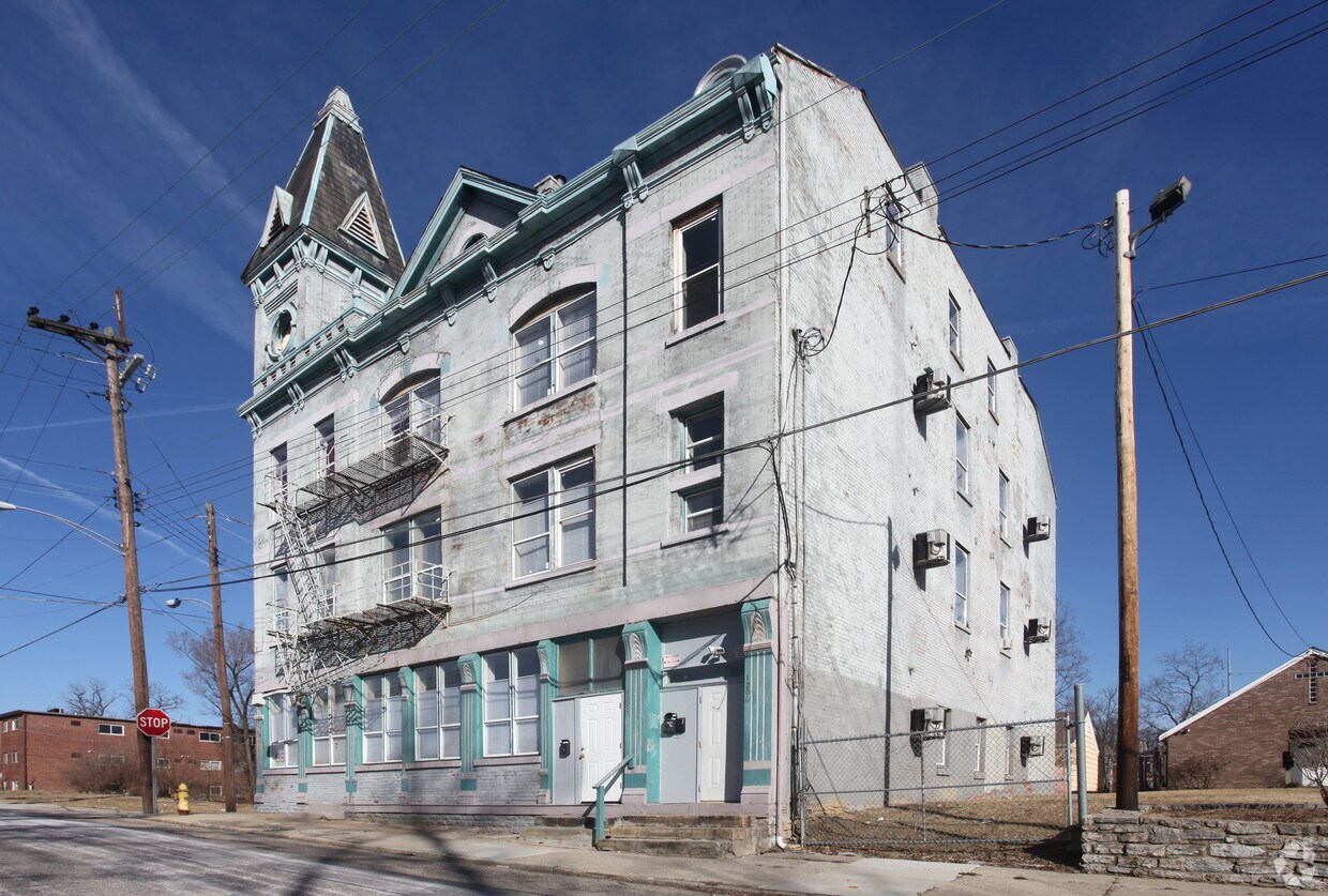 2904 Alms Pl Cincinnati Oh 45206 Apartments Cincinnati Oh Apartments Com