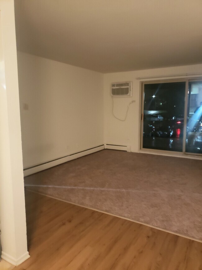 Building Photo - 15265 La Reina Real St