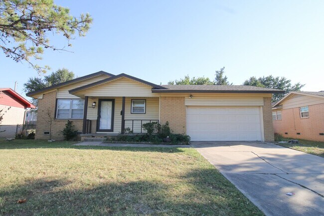 Foto del edificio - 3-Bedroom Home with Yard in East Tulsa – Ready Mid May!