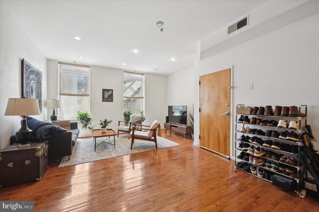 Foto del edificio - 720-22 Chestnut St