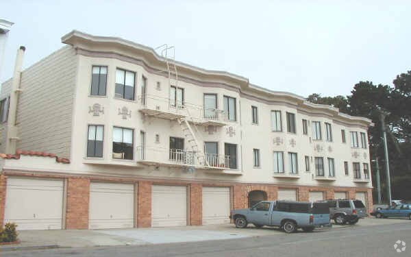 Foto del edificio - 890 32nd Ave