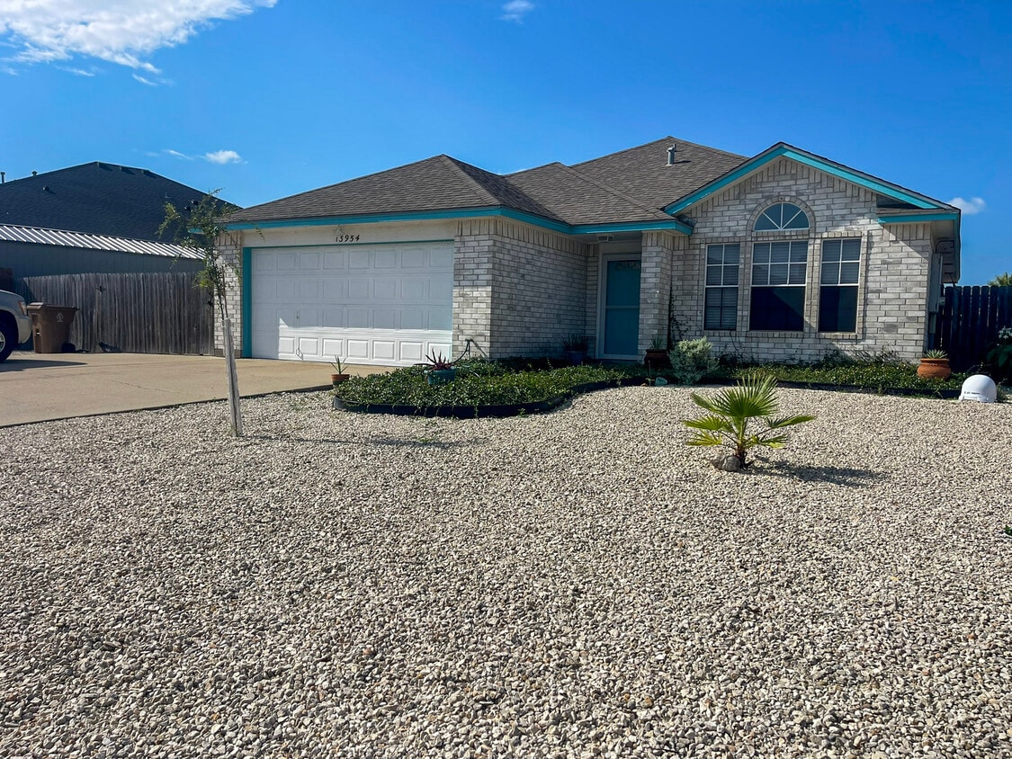 Foto principal - 13954 Seafarer Dr