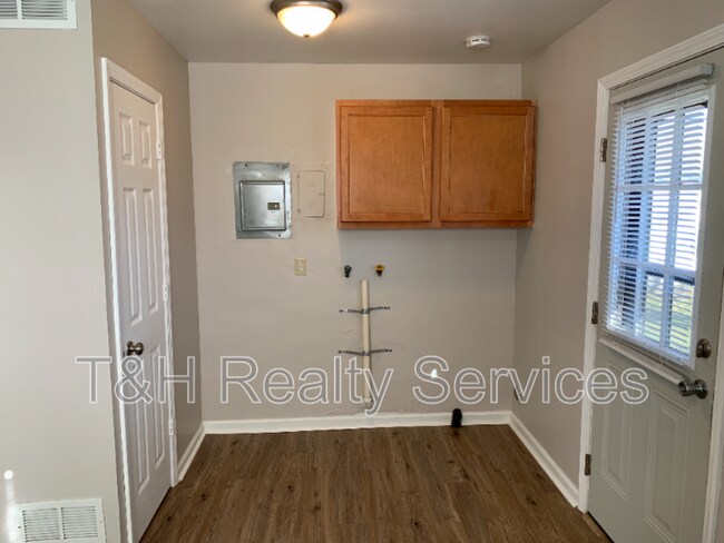 Foto del edificio - 4761 Wellington Ave