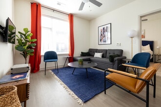 Building Photo - 633 E Main St