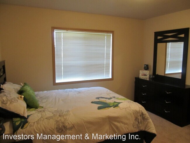 Foto del edificio - 2700-2720 20th Ave SW