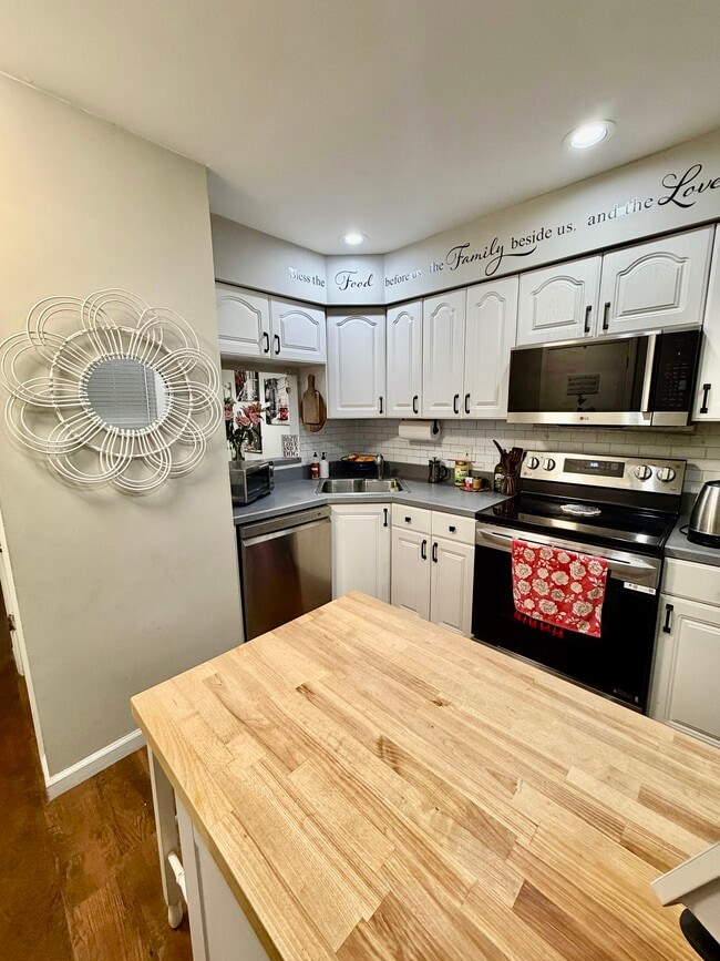 Building Photo - 26179 Westview