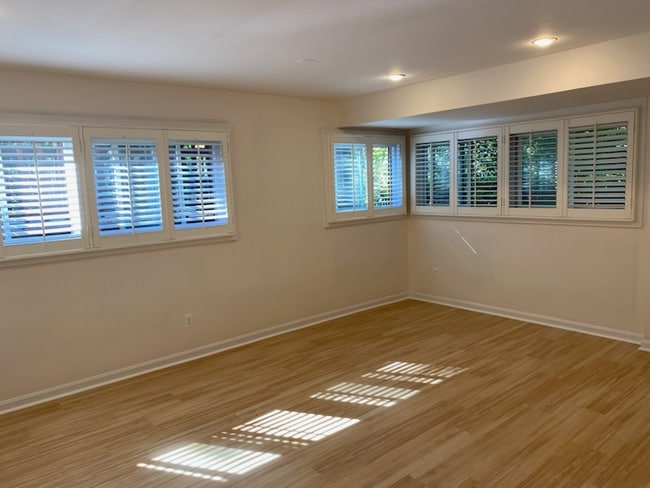 Building Photo - 2267 Glenmore Terrace