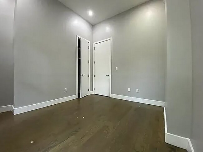 Foto del edificio - 140 Ralph Ave