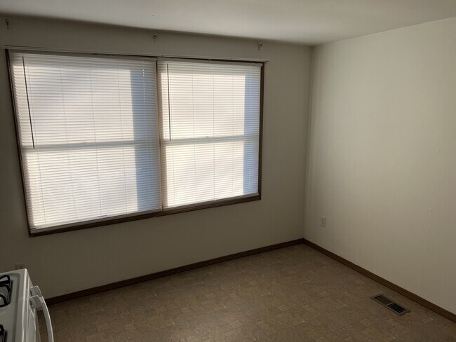Building Photo - 901 Schluter, Unit A