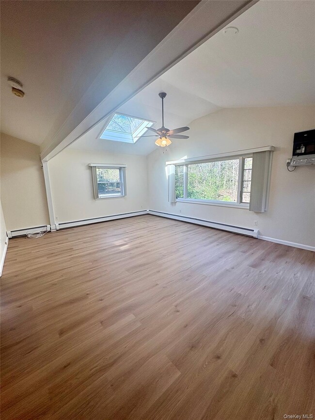 Foto del edificio - 54 Old Brook Rd