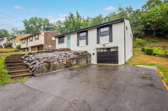 Photo - AVAILABLE SEPT 1ST!! BEAUTIFUL 3 BEDROOM I... House