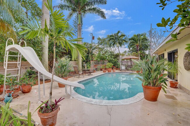 Foto del edificio - 420 NE 36th St