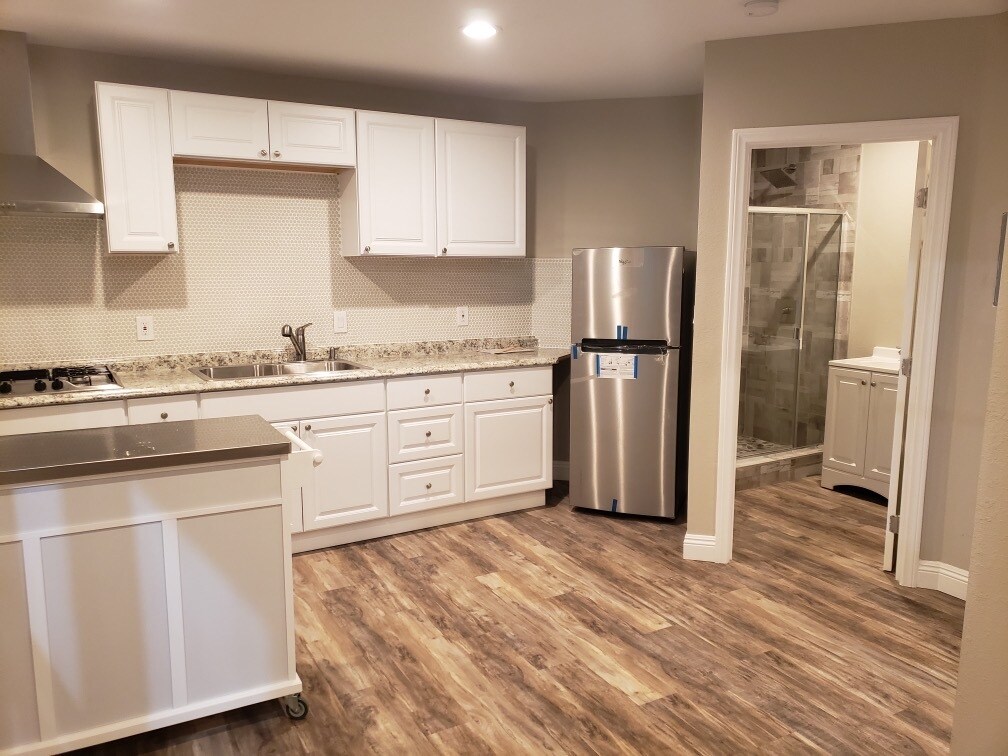 Foto principal - 7750 Eton Ave