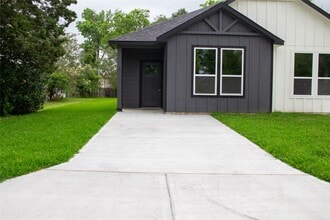 Building Photo - 106 Runnels St