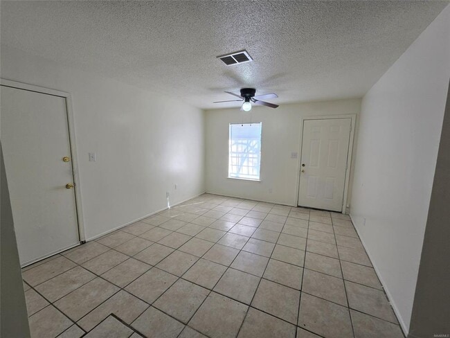 Building Photo - 412 Edward St