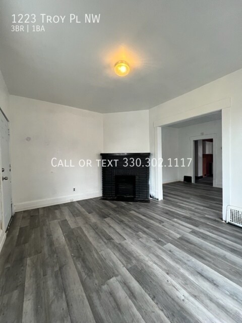 Building Photo - Spacious 3 bedroom duplex for rent - Canto...