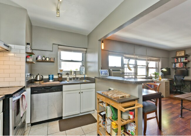 Foto del edificio - 4960 N Marine Dr