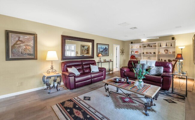 Foto del edificio - Rates Vary: $5,245 - $7,995