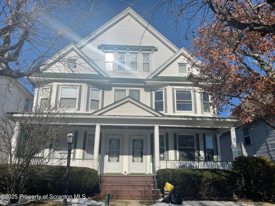 Primary Photo - 1218 Schlager St