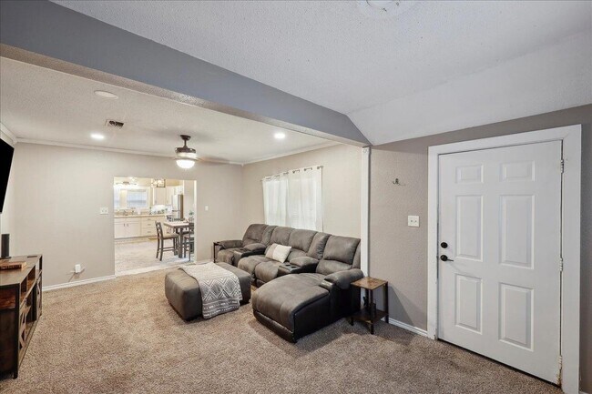 Foto del edificio - 751 Bridgeview St