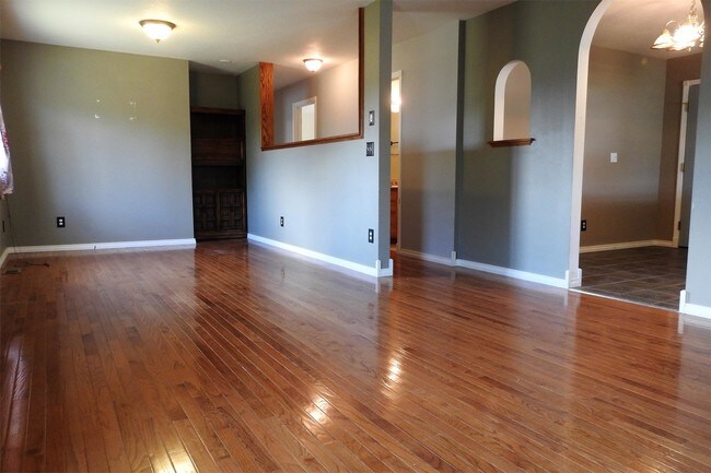 Foto del edificio - 1304 Wineglass Ln