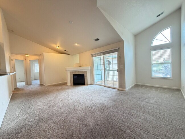 Building Photo - "Spacious 2-Bed, 2-Bath with attached garage"