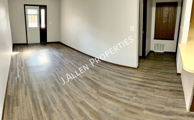 Building Photo - Rarely Available 1 bed, 1 bath