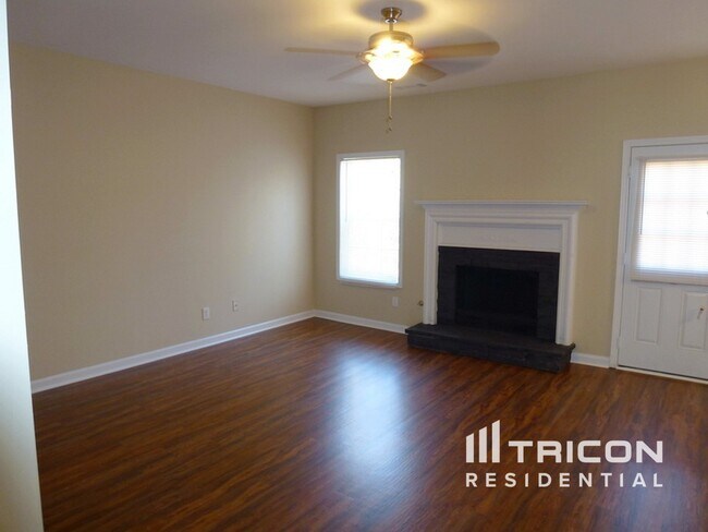 Foto del edificio - 1410 Commonwealth Ln
