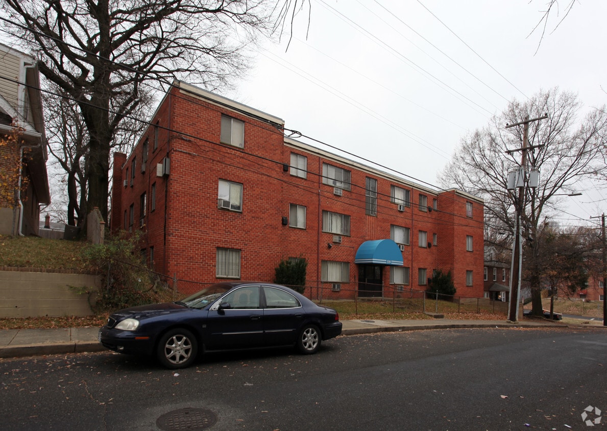 Primary Photo - Market Astor Apartments