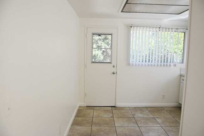 Building Photo - Cypress (125-127) South